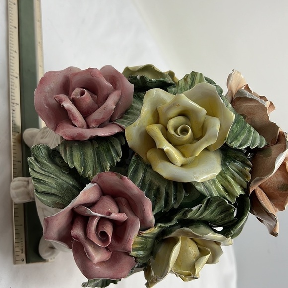 Capodimonte Porcelain Flower Roses Basket - Picture 10 of 11